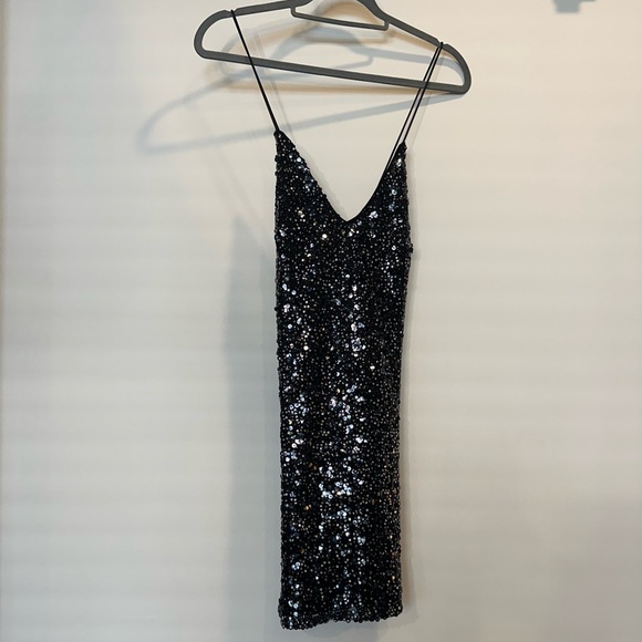 Lulu’s Sequin Mini Dress - Picture 4 of 8